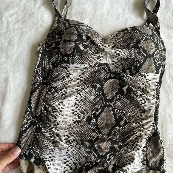 Bond-Eye Australia Nip Tuck One-Piece Swimsuit Women's Size 8 D/DD - Picture 4 of 10